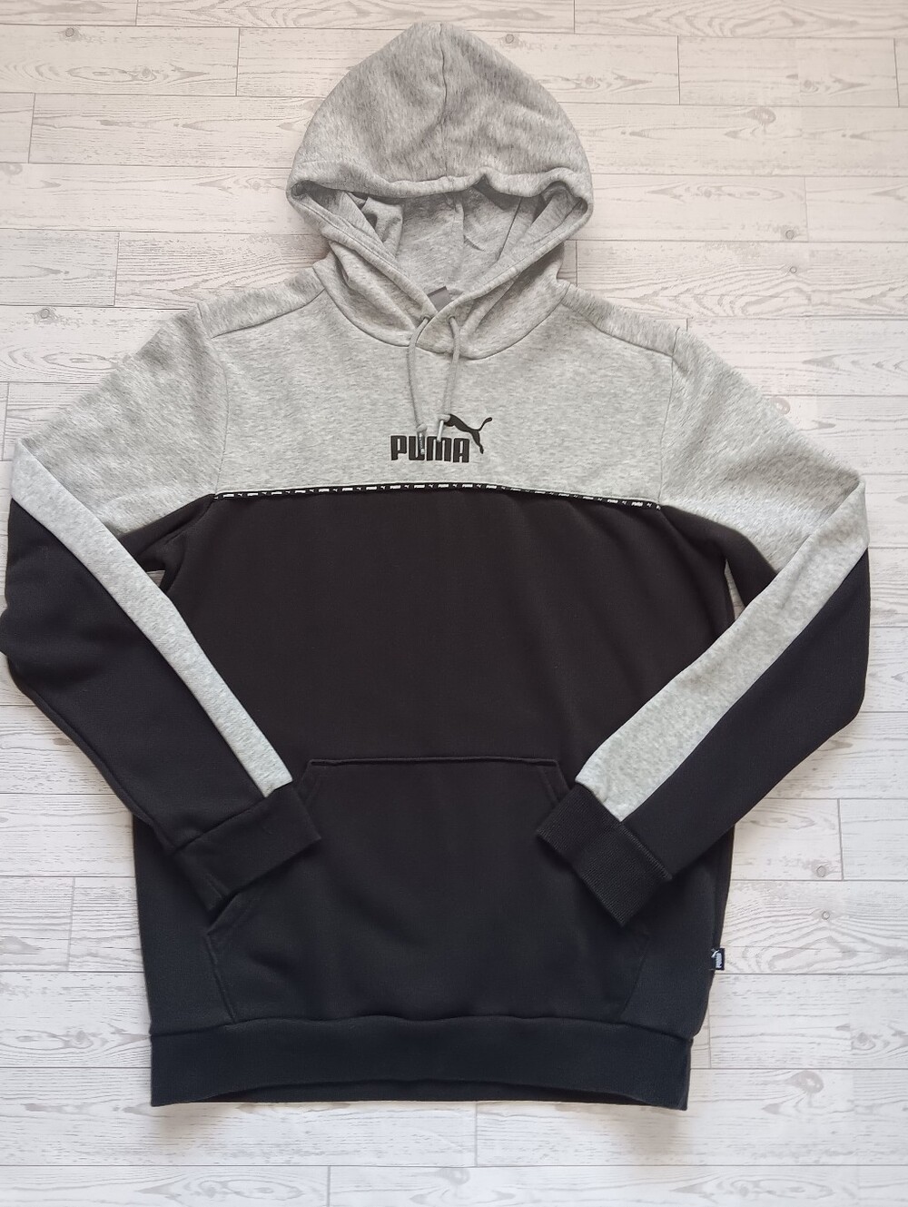 Pre Owned Puma Men's Pullover Hoodie Black/Gray Size S (Worn Once)